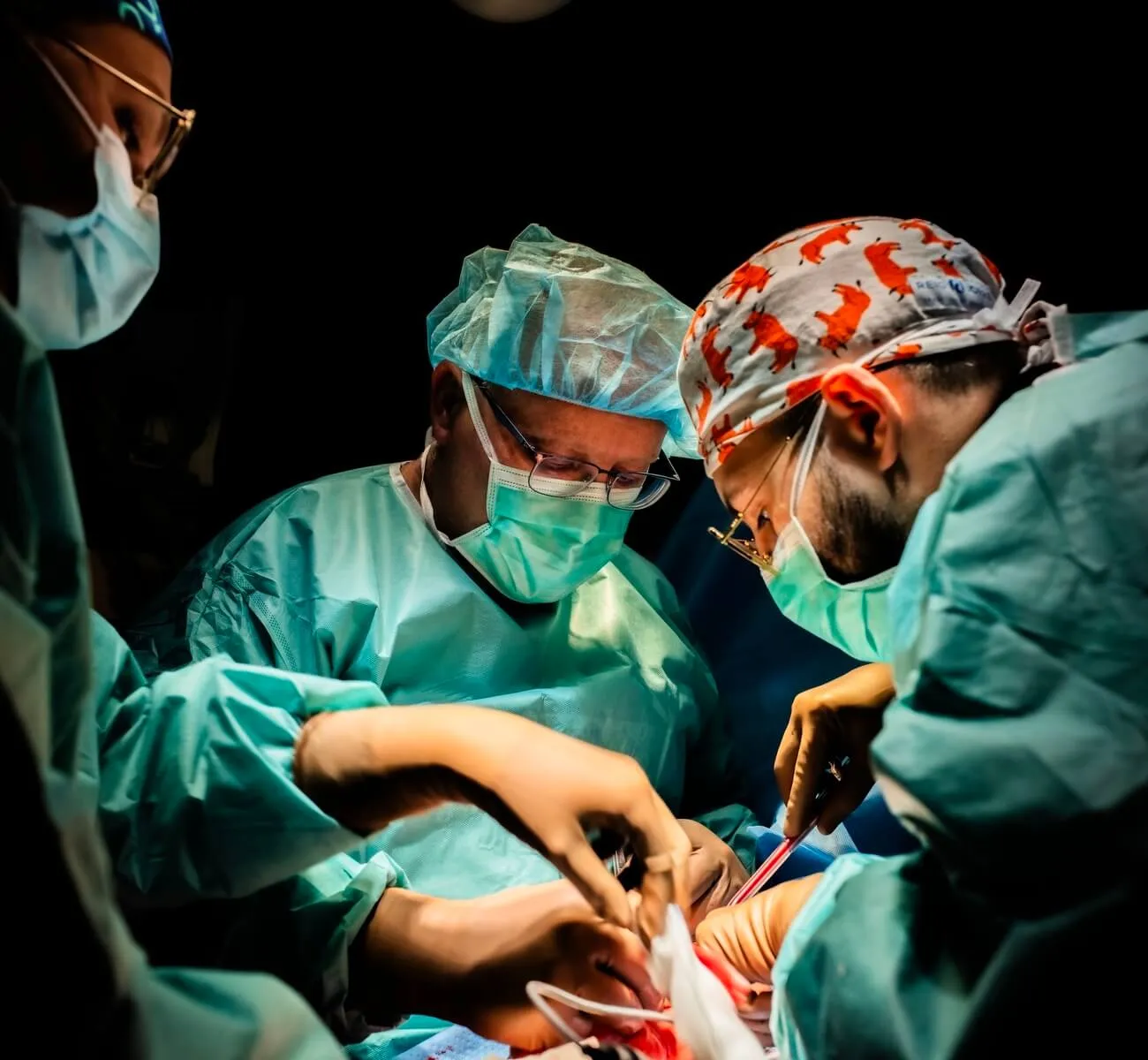 Specjalista ortopeda podczas badania w klinice